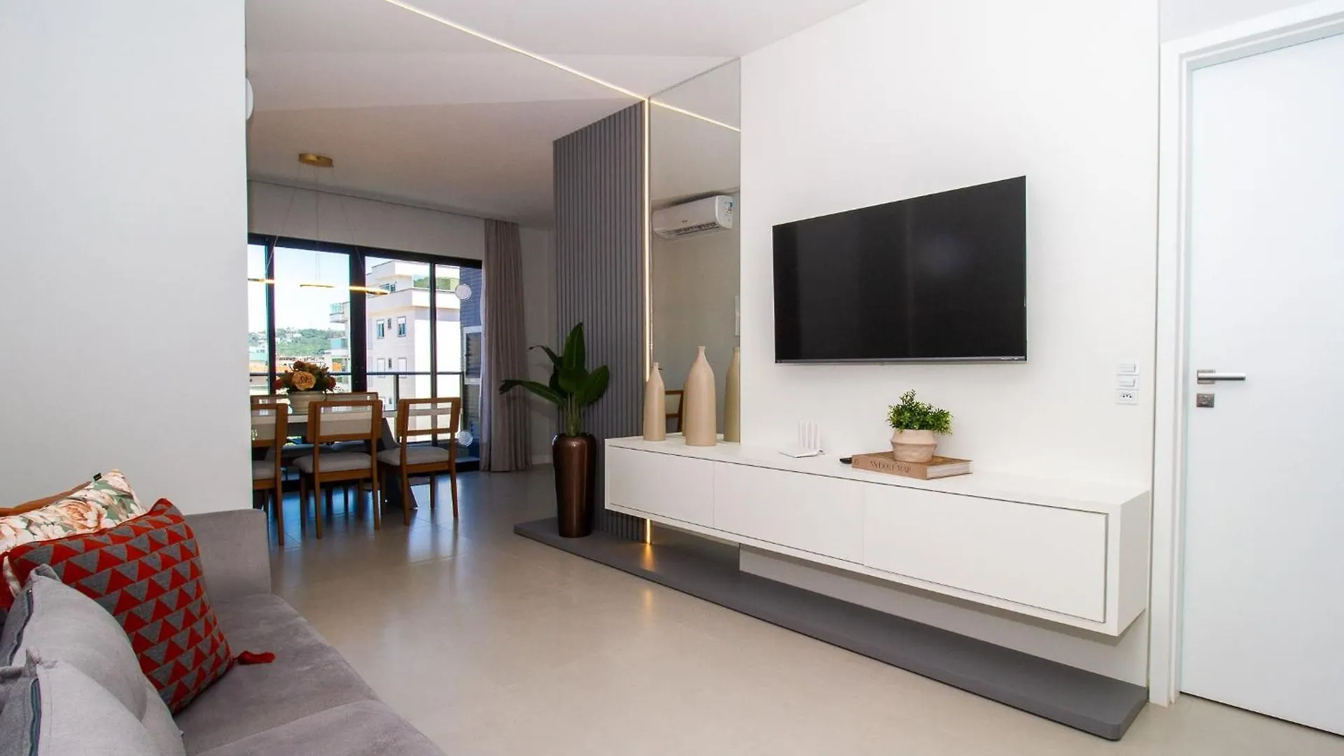 623 Lindo Apartamento Finamente Mobiliado Localizado Na Praia De Bombas location