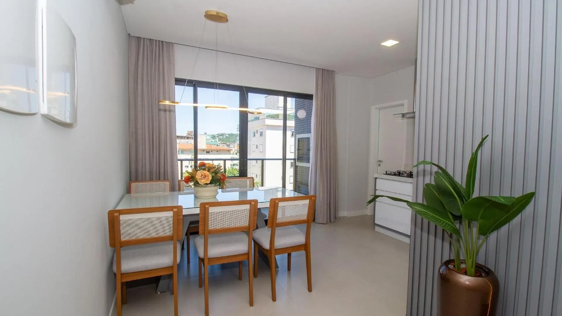 623 Lindo Apartamento Finamente Mobiliado Localizado Na Praia De Bombas Bombinhas 0*,