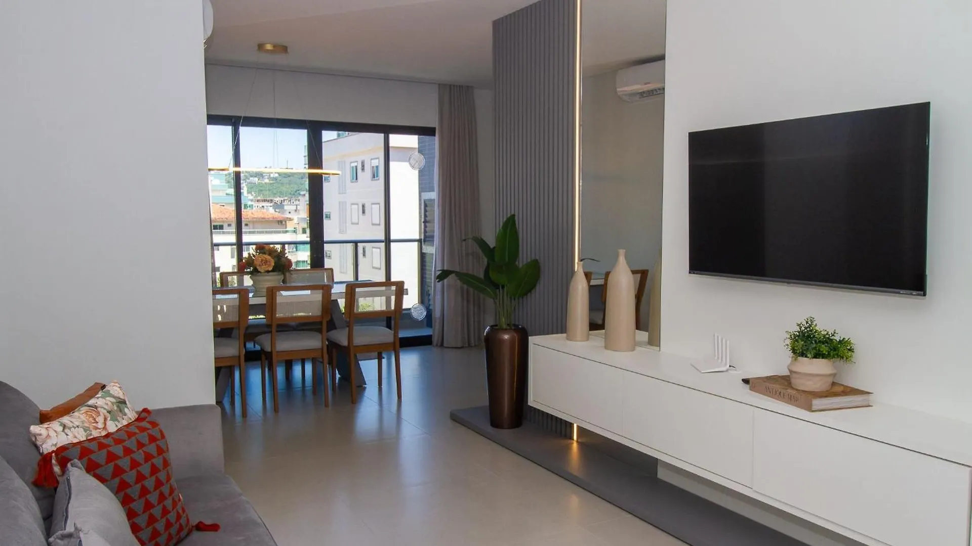 623 Lindo Apartamento Finamente Mobiliado Localizado Na Praia De Bombas Bombinhas 0*,  Brazil